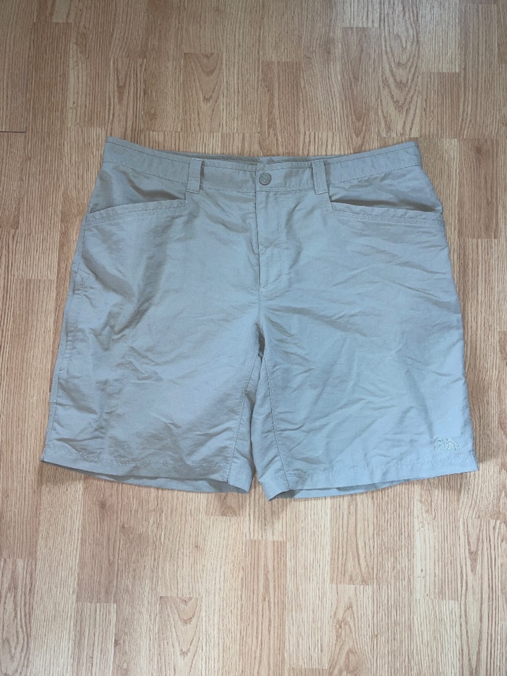 The North Face Men’s Light Khaki Hybrid 10 Inch Inseam Snap Button Shorts Size40 - Picture 2 of 9